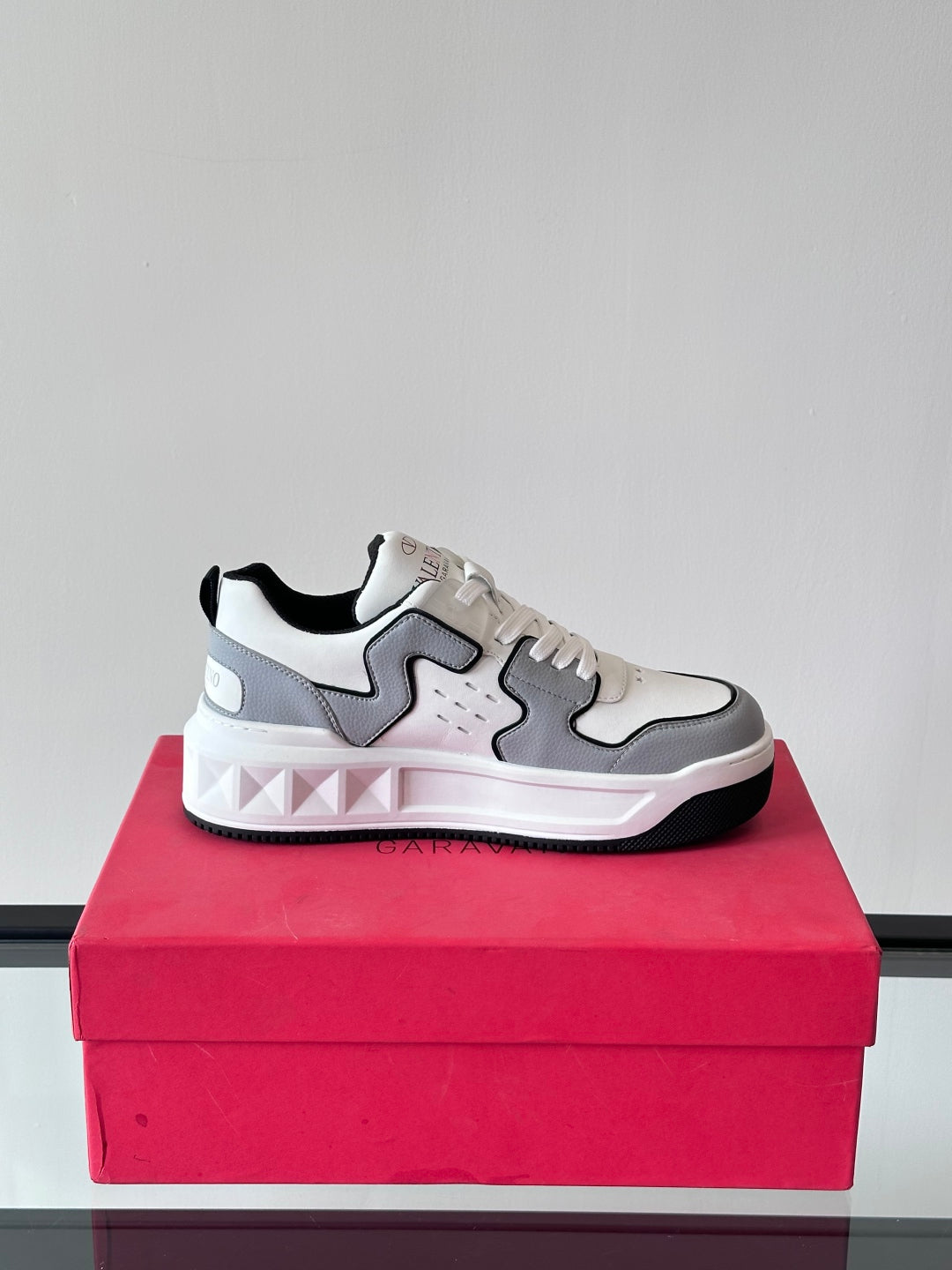 LuxluxHouse Best Quality Shoes Valentino