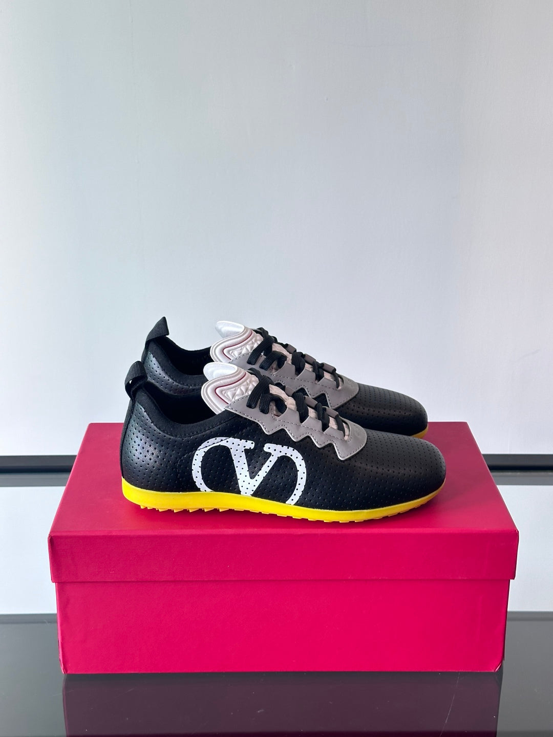 LuxluxHouse Best Quality Shoes Valentino