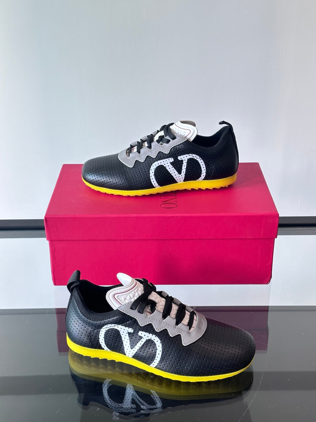 LuxluxHouse Best Quality Shoes Valentino