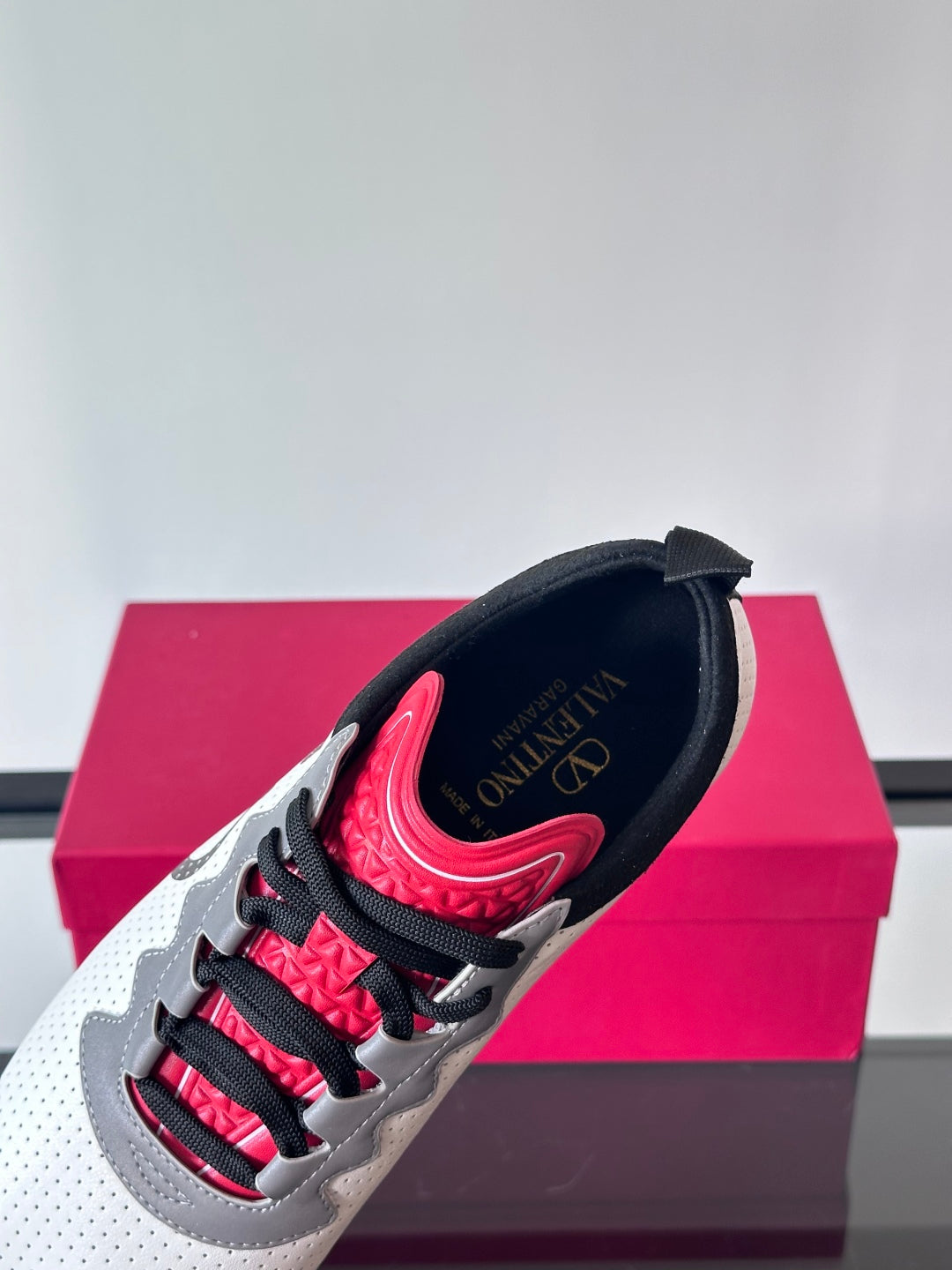 LuxluxHouse Best Quality Shoes Valentino