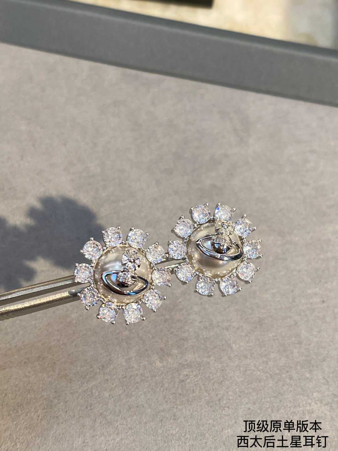 LuxluxHouse Best Quality Accessories Earrings Vivienne Westwood