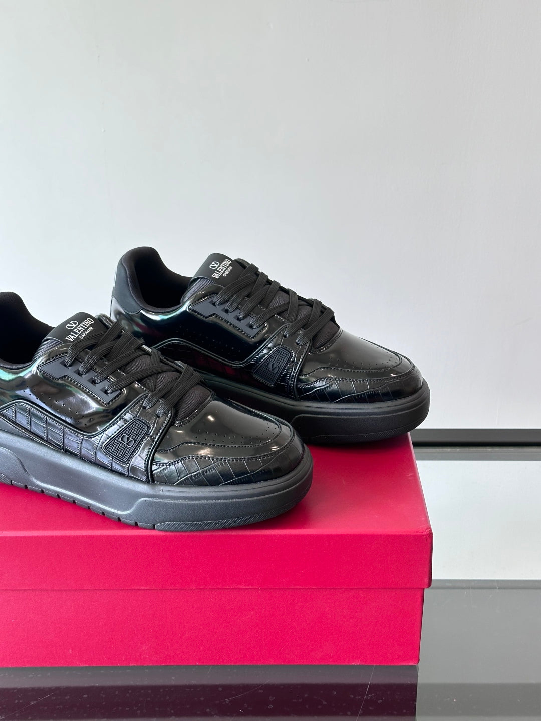 LuxluxHouse Best Quality Shoes Valentino