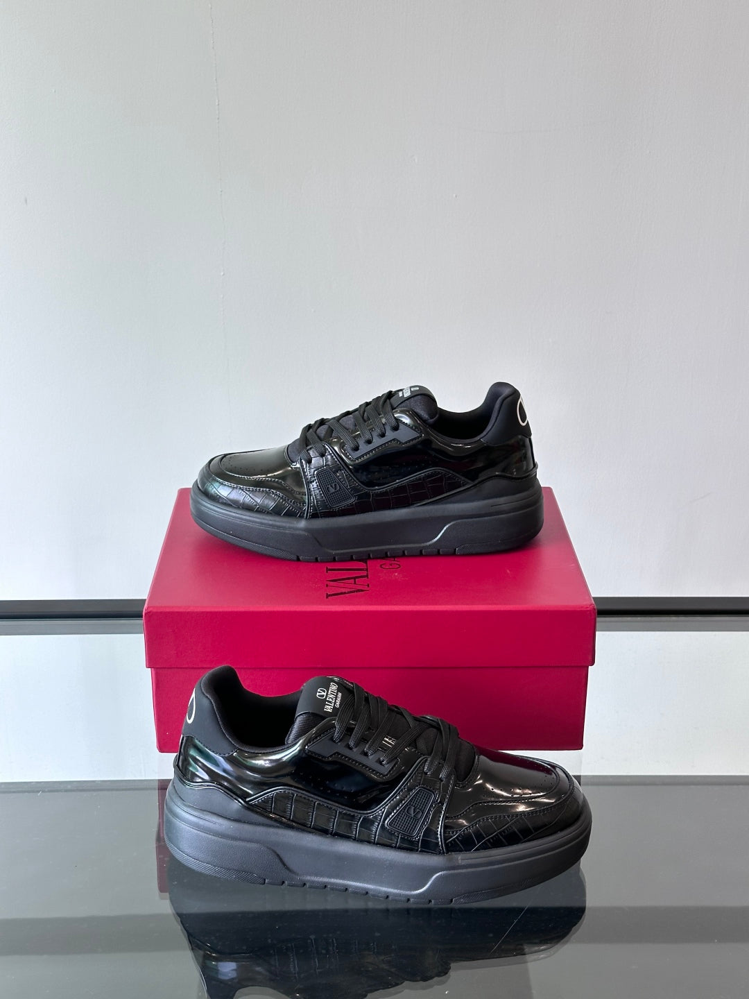 LuxluxHouse Best Quality Shoes Valentino
