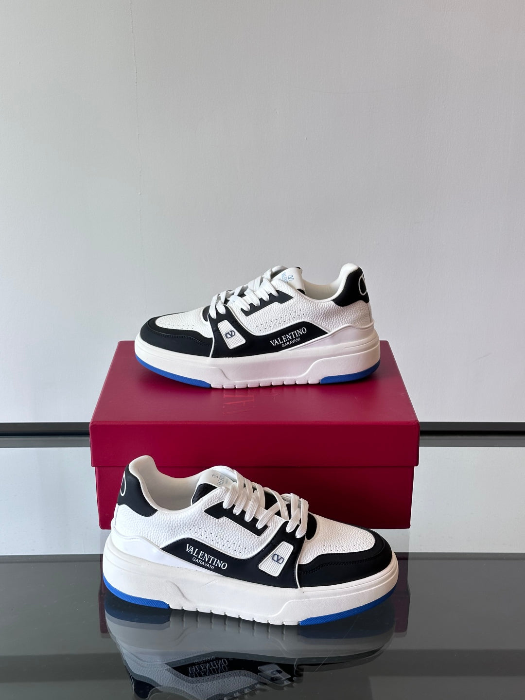 LuxluxHouse Best Quality Shoes Valentino