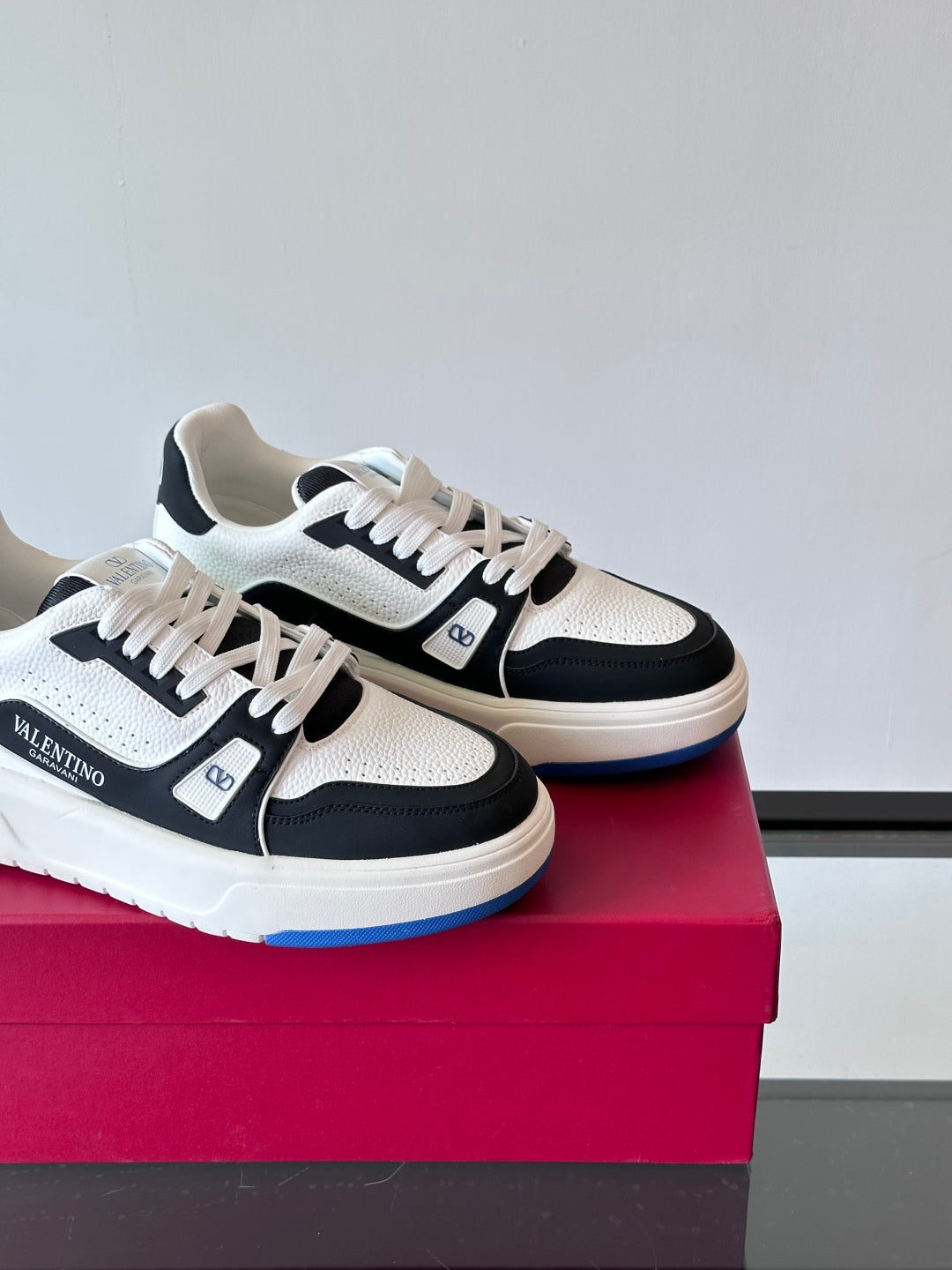 LuxluxHouse Best Quality Shoes Valentino