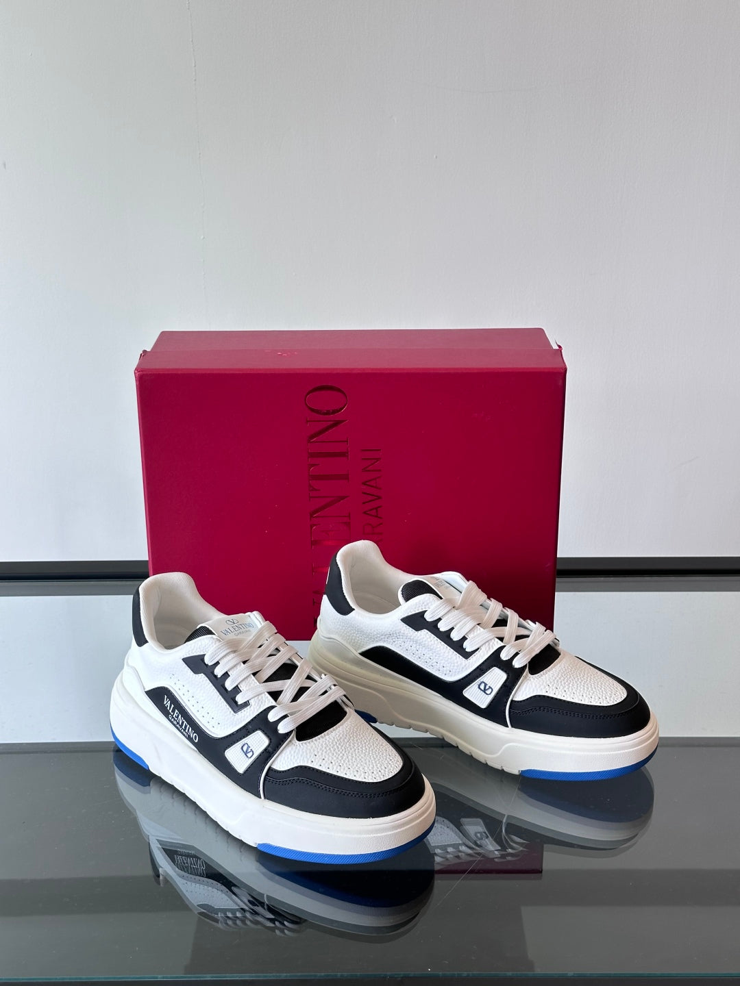 LuxluxHouse Best Quality Shoes Valentino