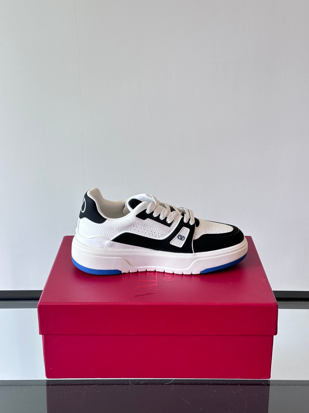 LuxluxHouse Best Quality Shoes Valentino