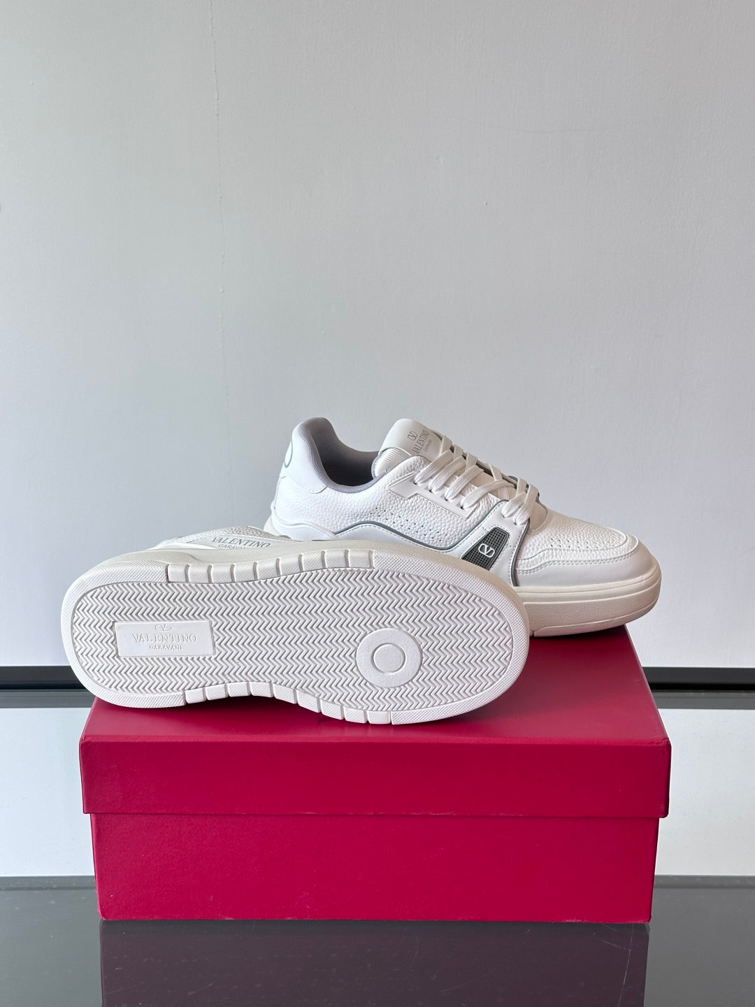 LuxluxHouse Best Quality Shoes Valentino