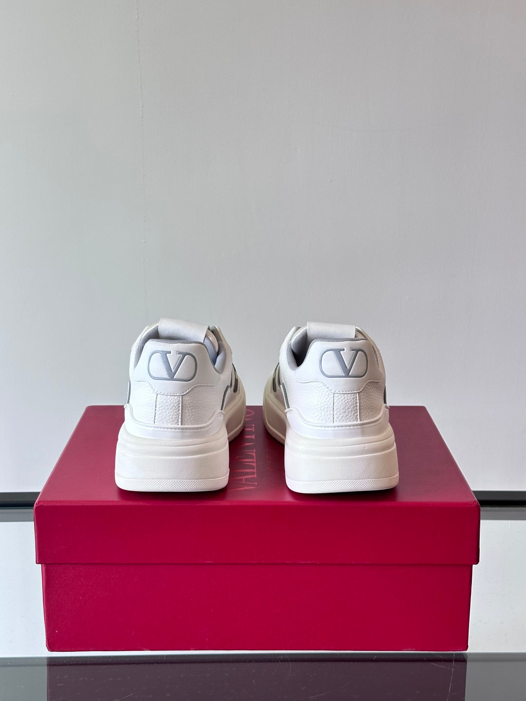 LuxluxHouse Best Quality Shoes Valentino