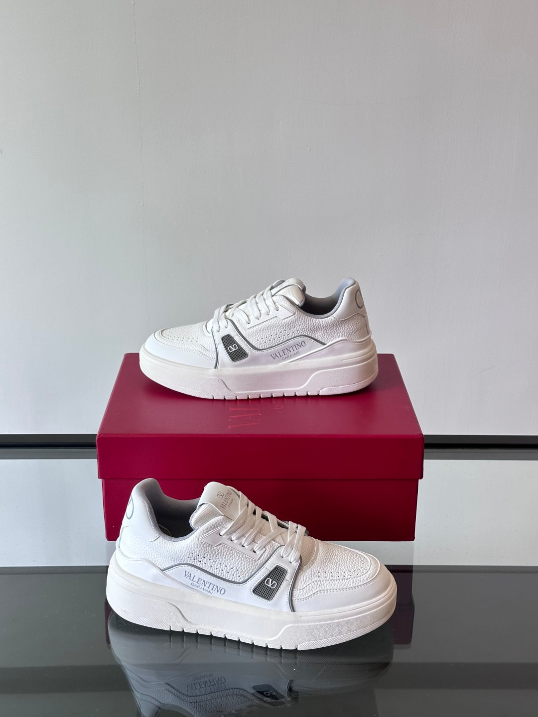 LuxluxHouse Best Quality Shoes Valentino