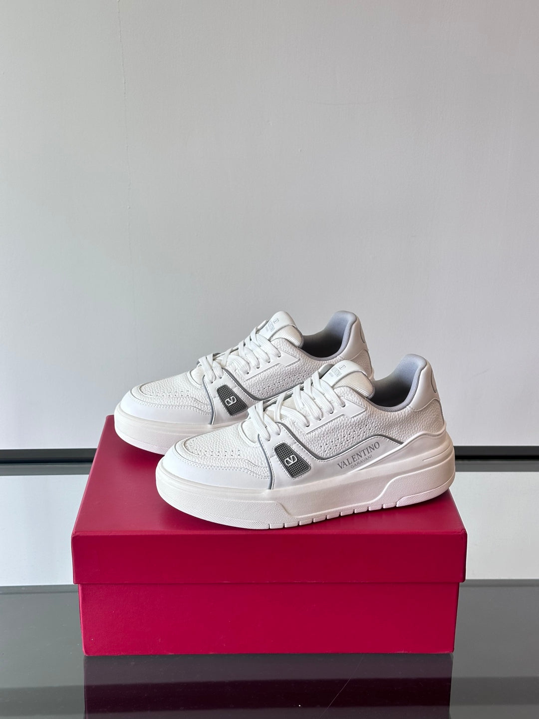 LuxluxHouse Best Quality Shoes Valentino