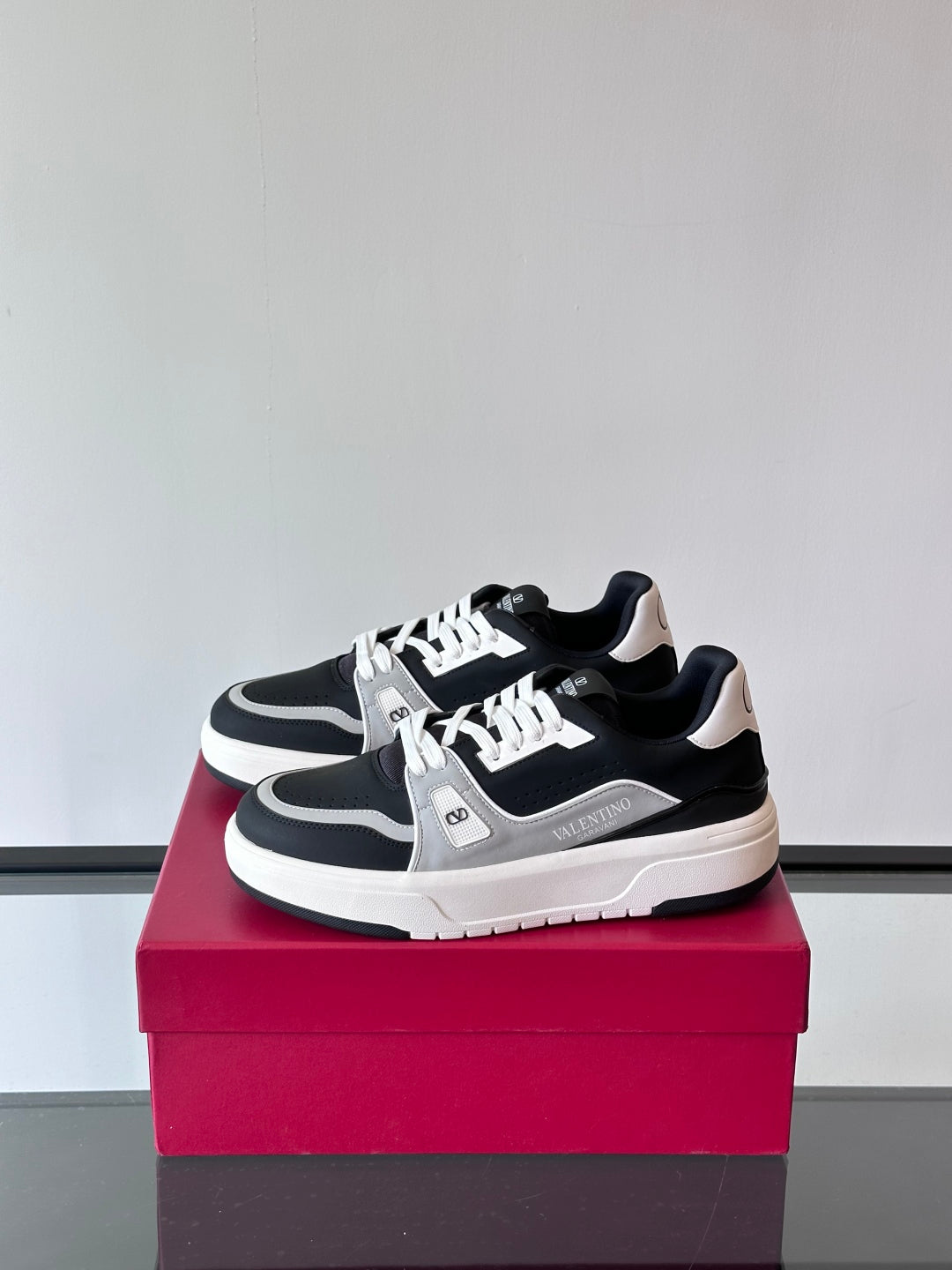 LuxluxHouse Best Quality Shoes Valentino