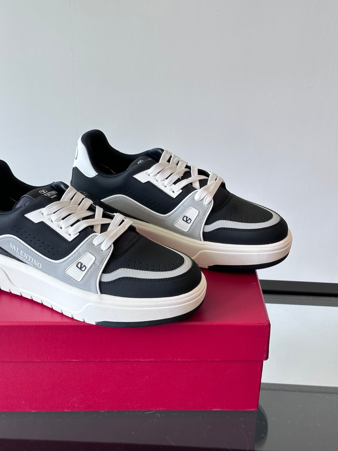 LuxluxHouse Best Quality Shoes Valentino