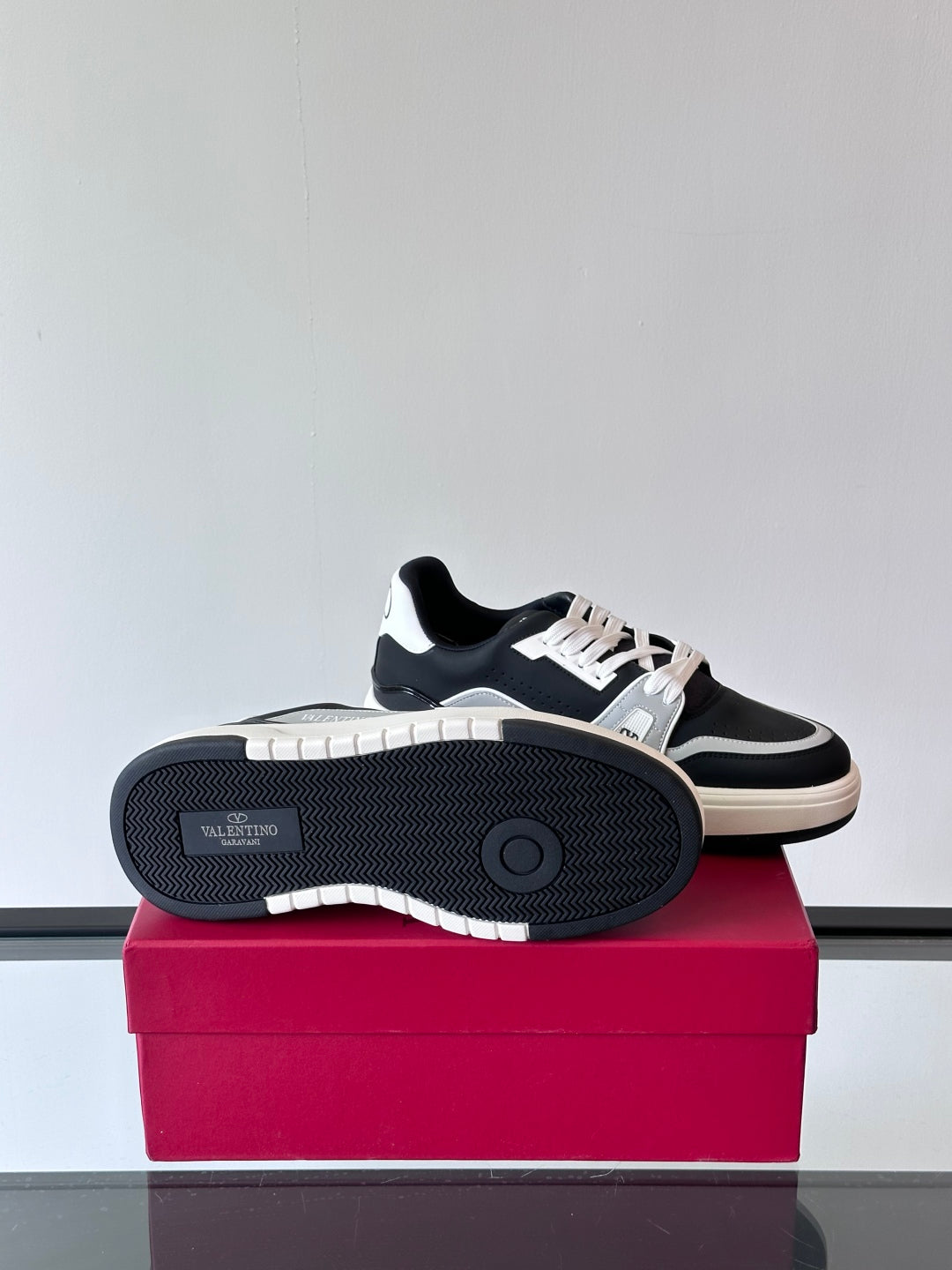 LuxluxHouse Best Quality Shoes Valentino