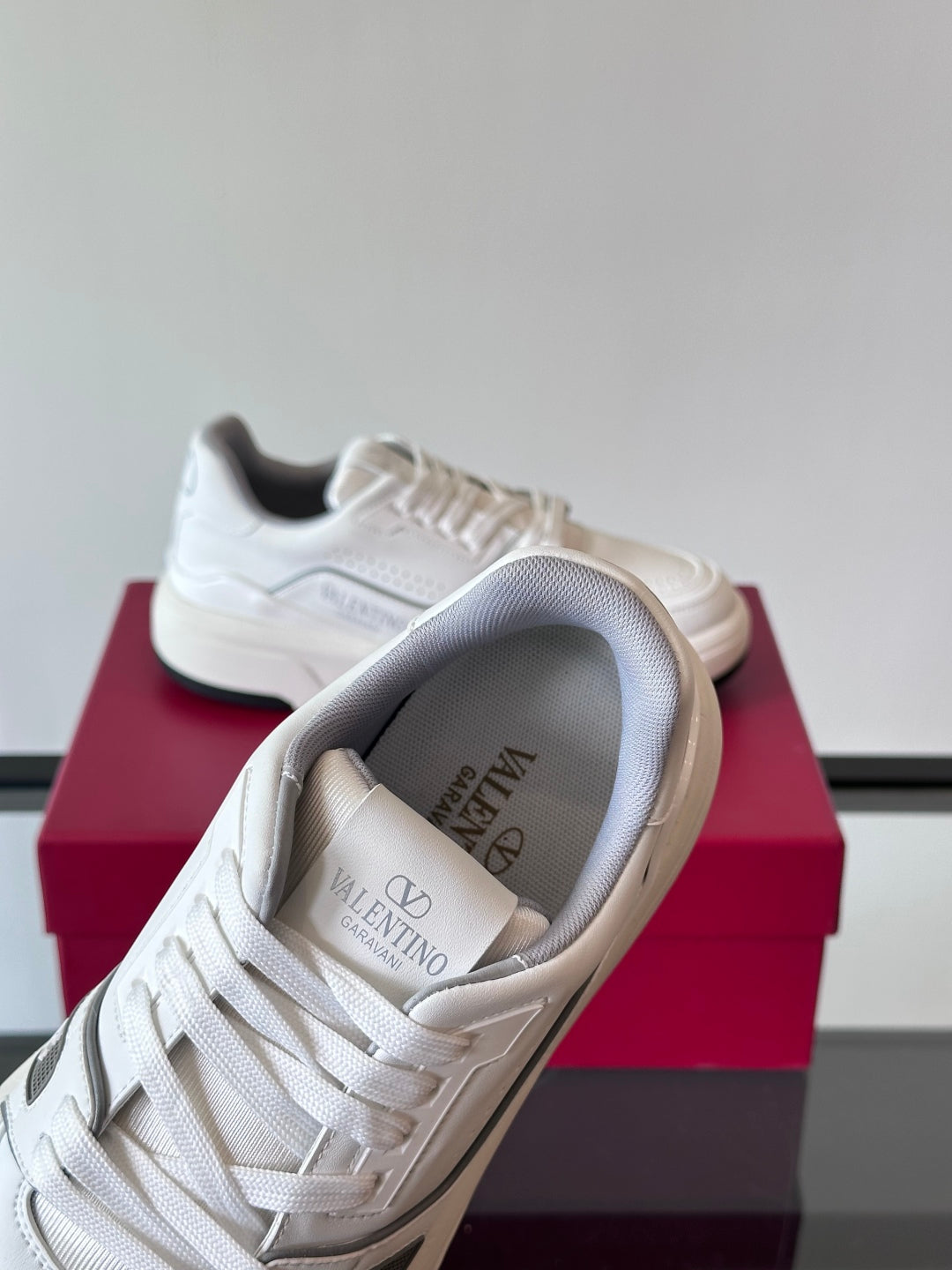 LuxluxHouse Best Quality Shoes Valentino