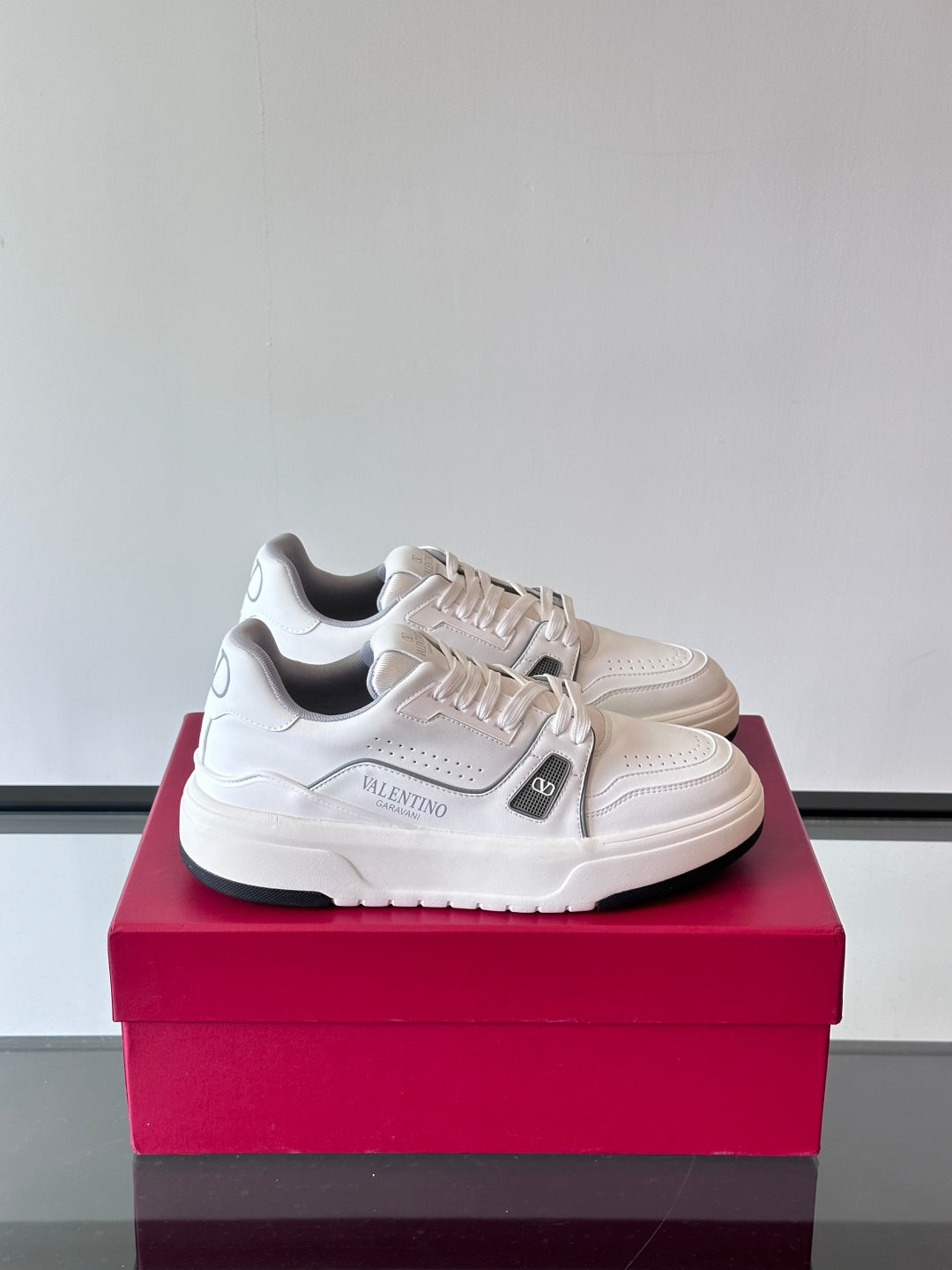 LuxluxHouse Best Quality Shoes Valentino