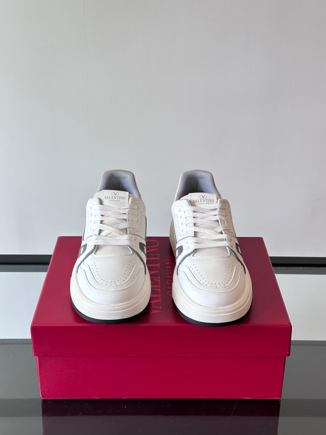 LuxluxHouse Best Quality Shoes Valentino
