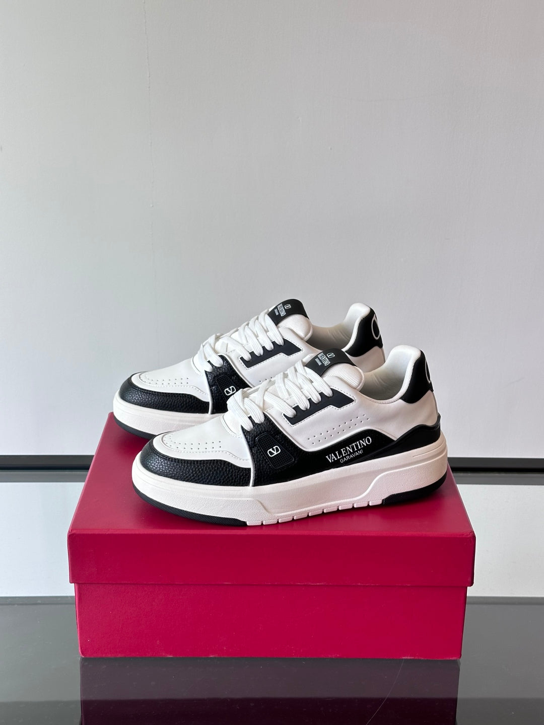 LuxluxHouse Best Quality Shoes Valentino