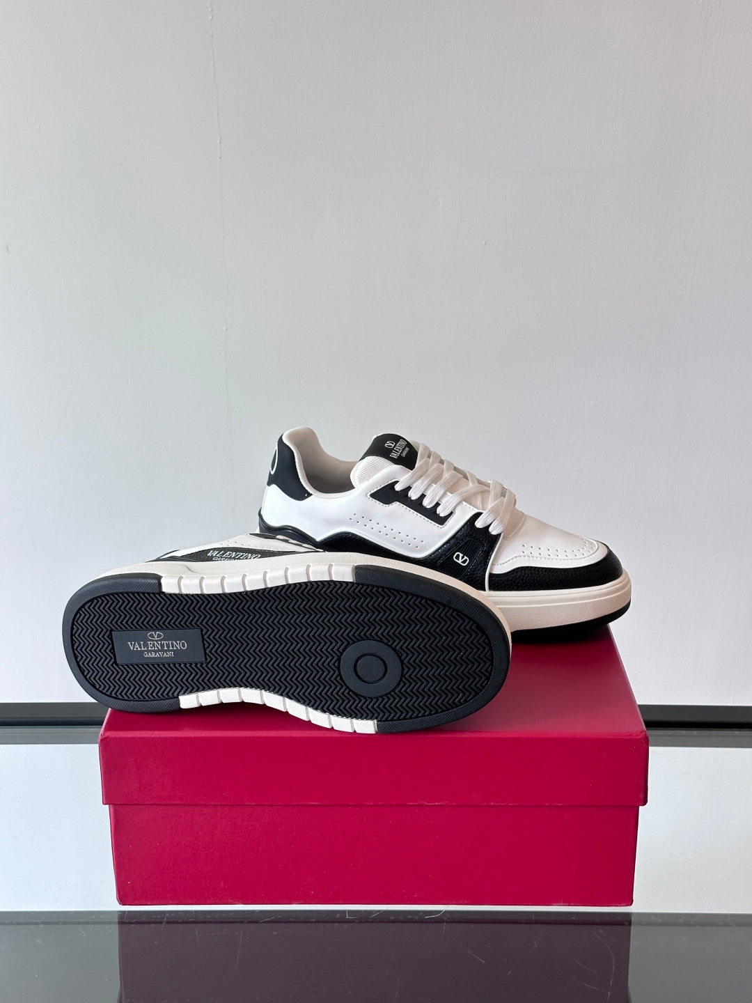 LuxluxHouse Best Quality Shoes Valentino