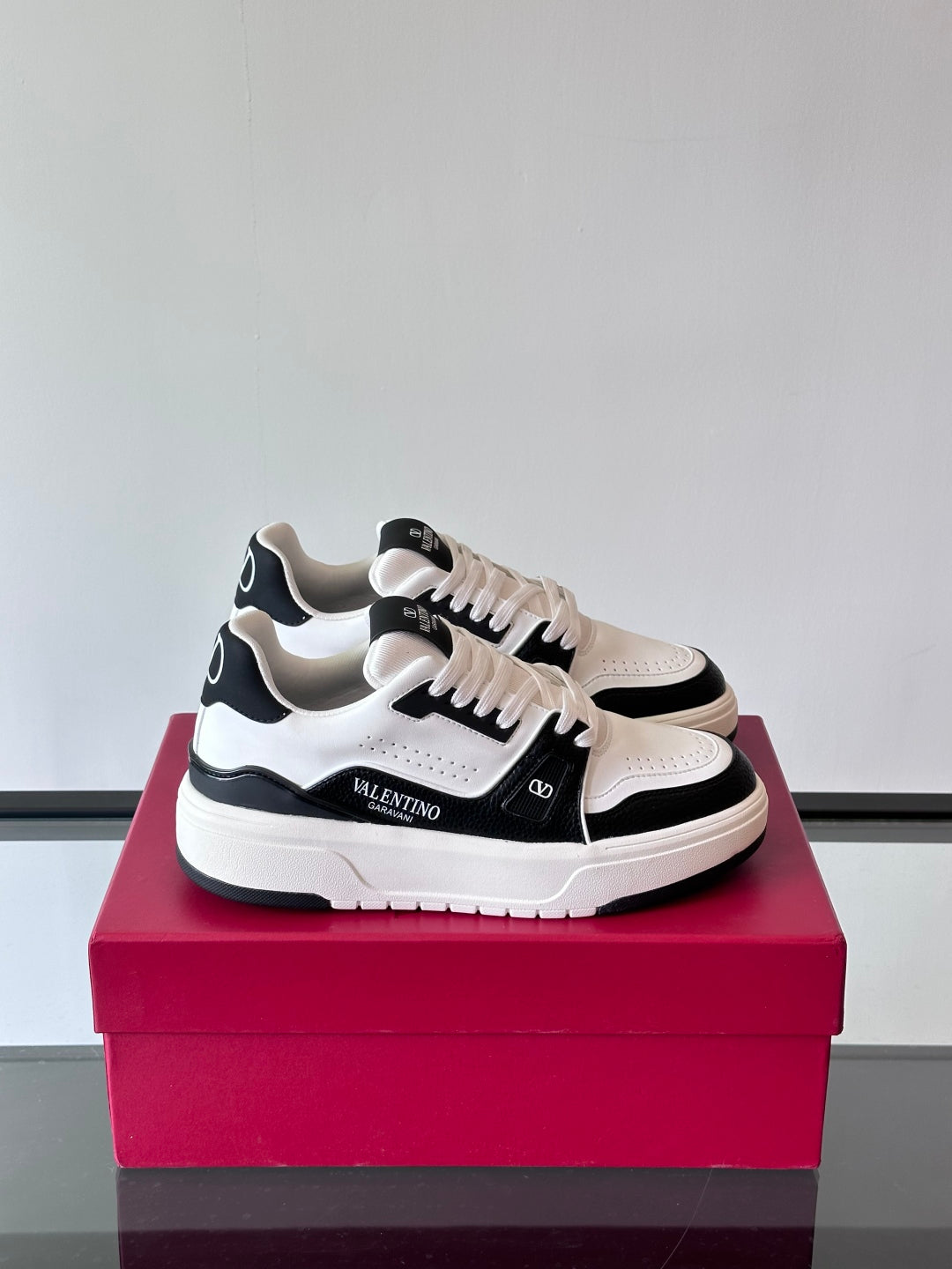LuxluxHouse Best Quality Shoes Valentino