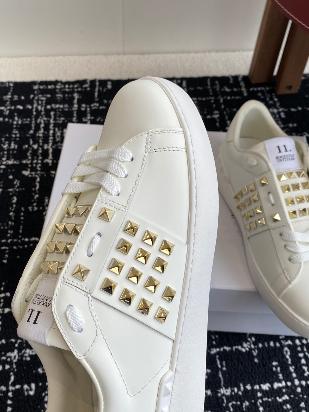 LuxluxHouse Best Quality Shoes Valentino