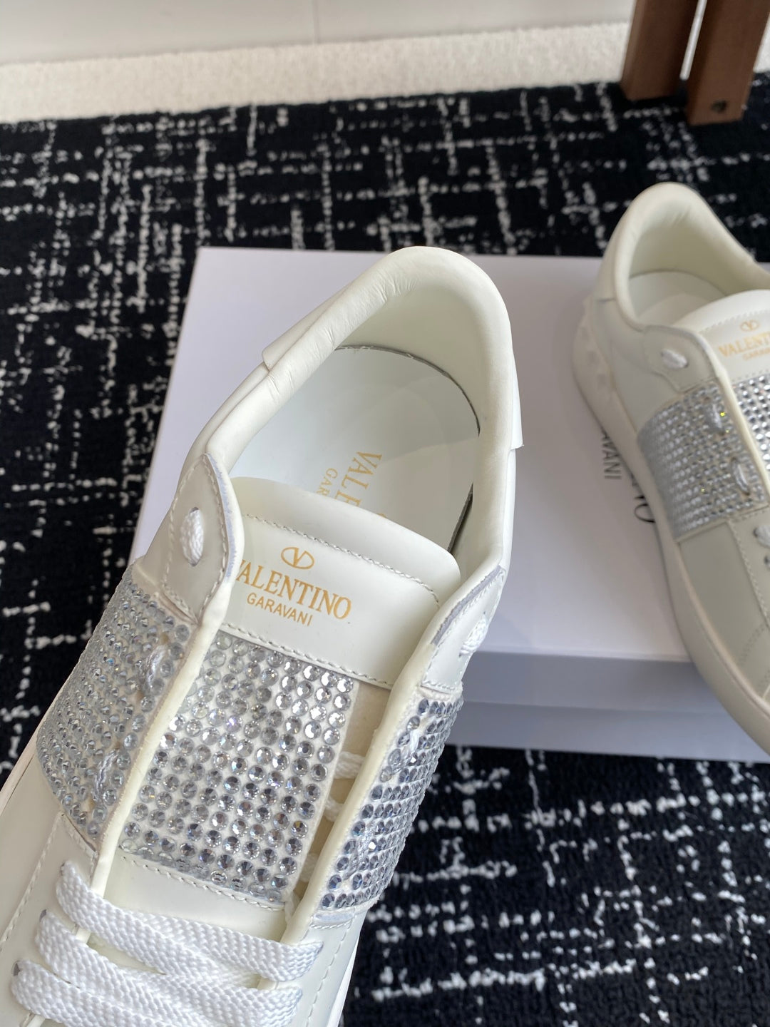 LuxluxHouse Best Quality Shoes Valentino