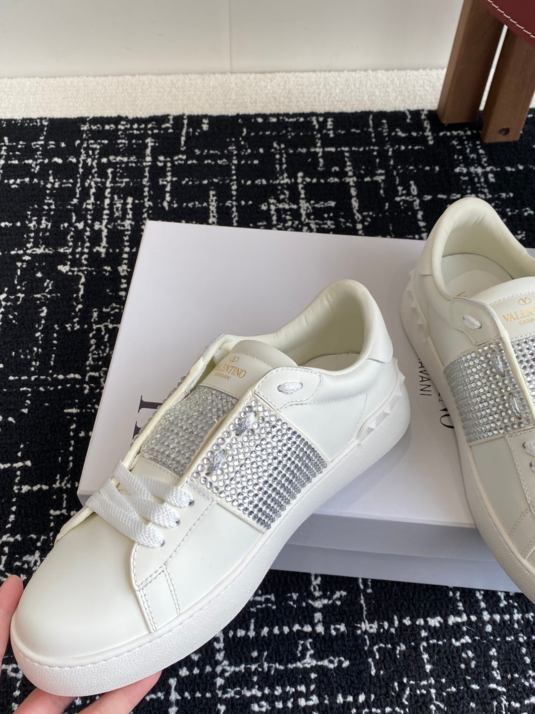 LuxluxHouse Best Quality Shoes Valentino