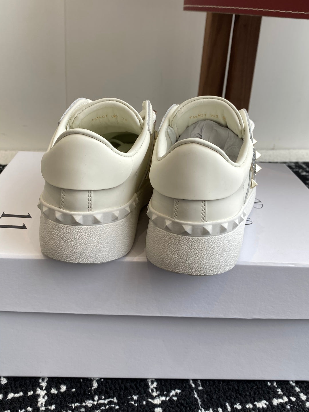 LuxluxHouse Best Quality Shoes Valentino
