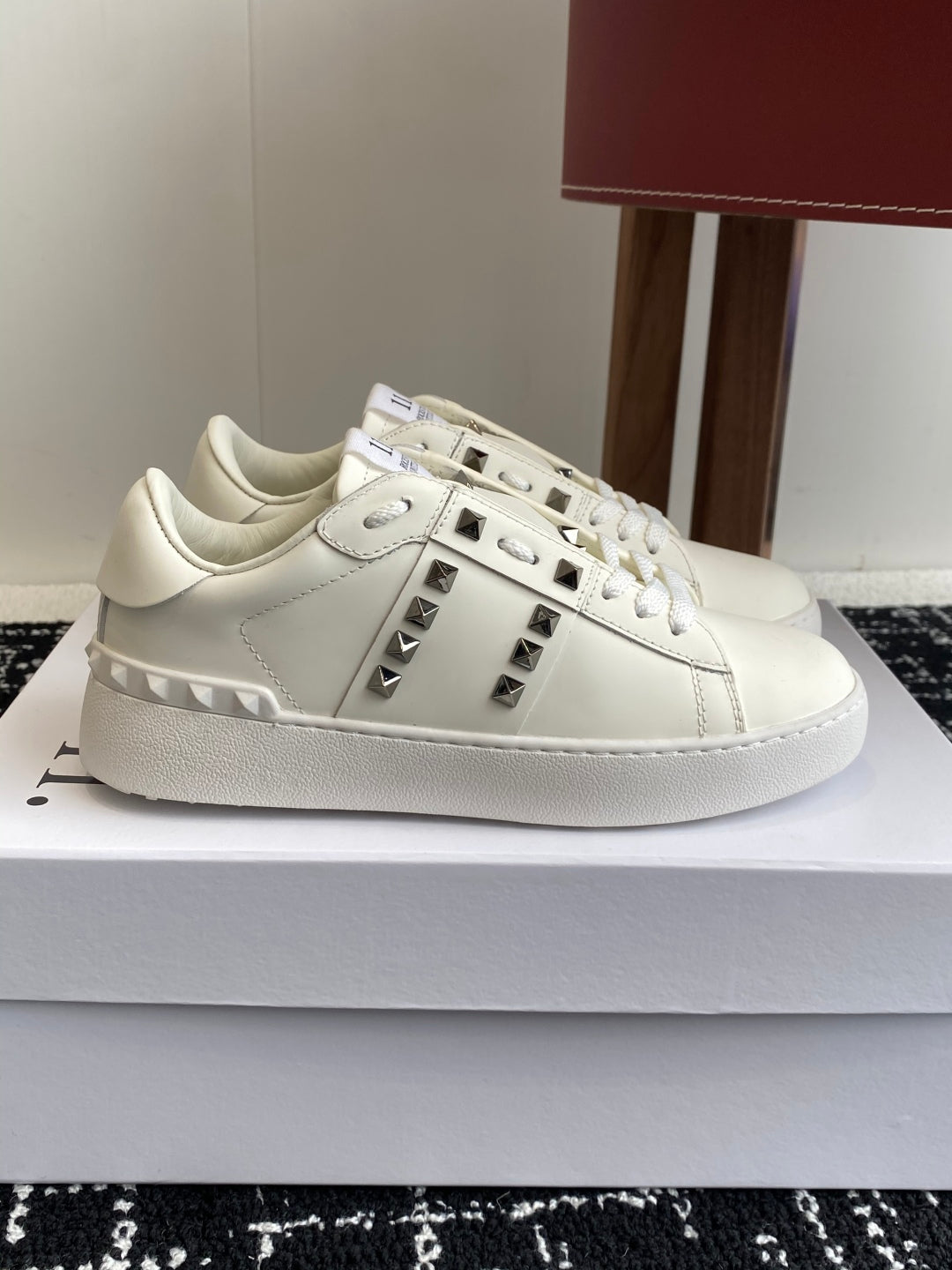 LuxluxHouse Best Quality Shoes Valentino