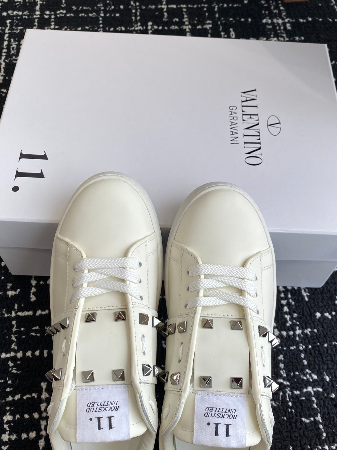 LuxluxHouse Best Quality Shoes Valentino