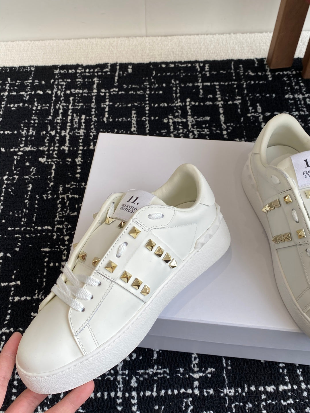 LuxluxHouse Best Quality Shoes Valentino