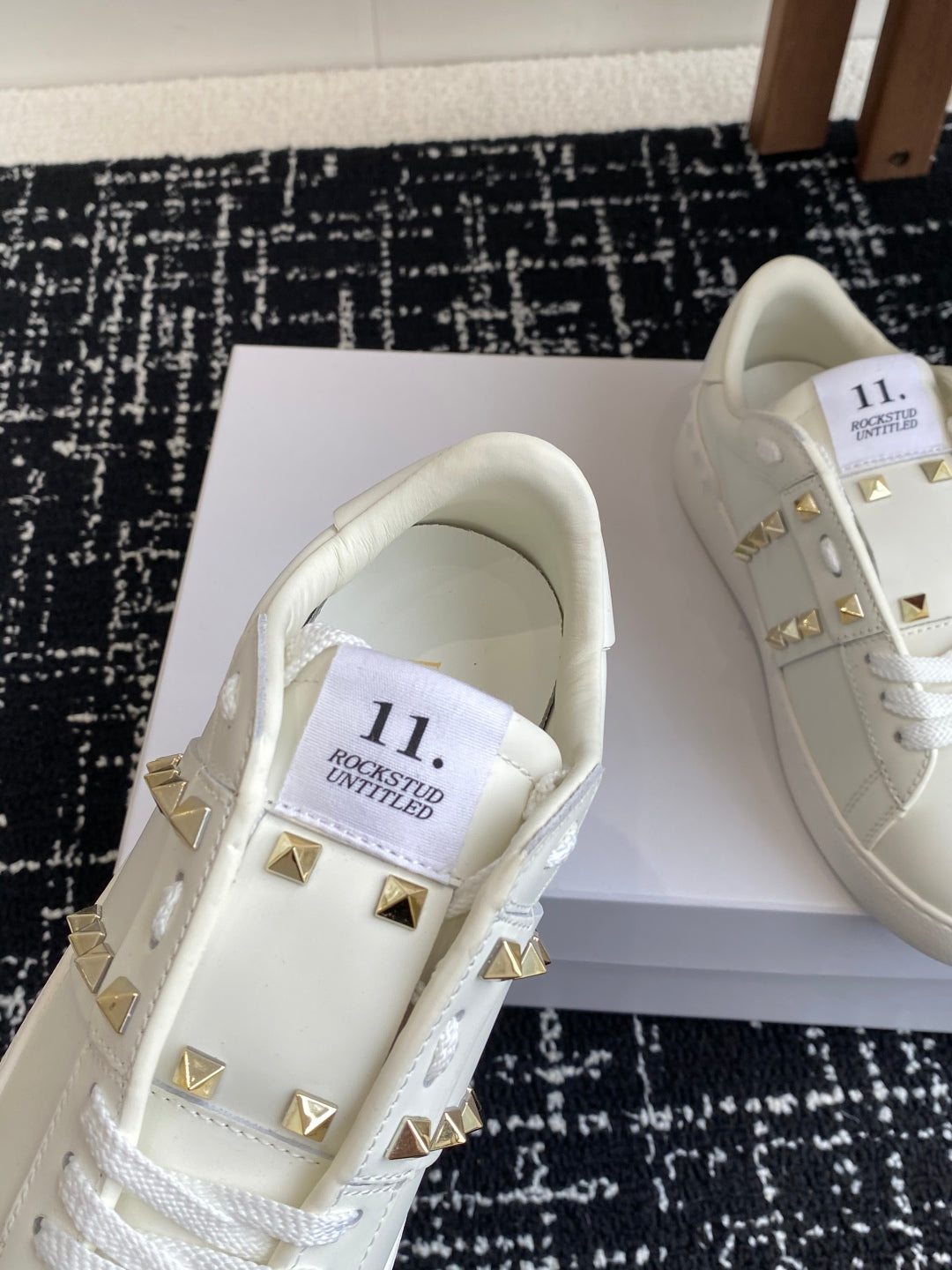 LuxluxHouse Best Quality Shoes Valentino