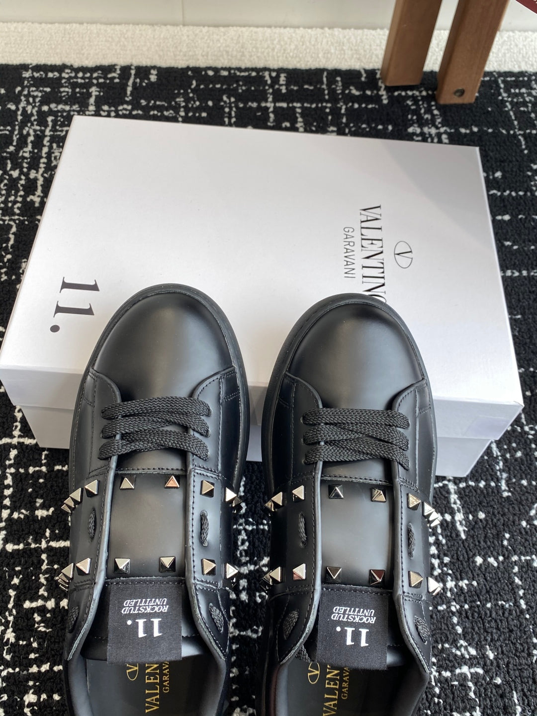 LuxluxHouse Best Quality Shoes Valentino