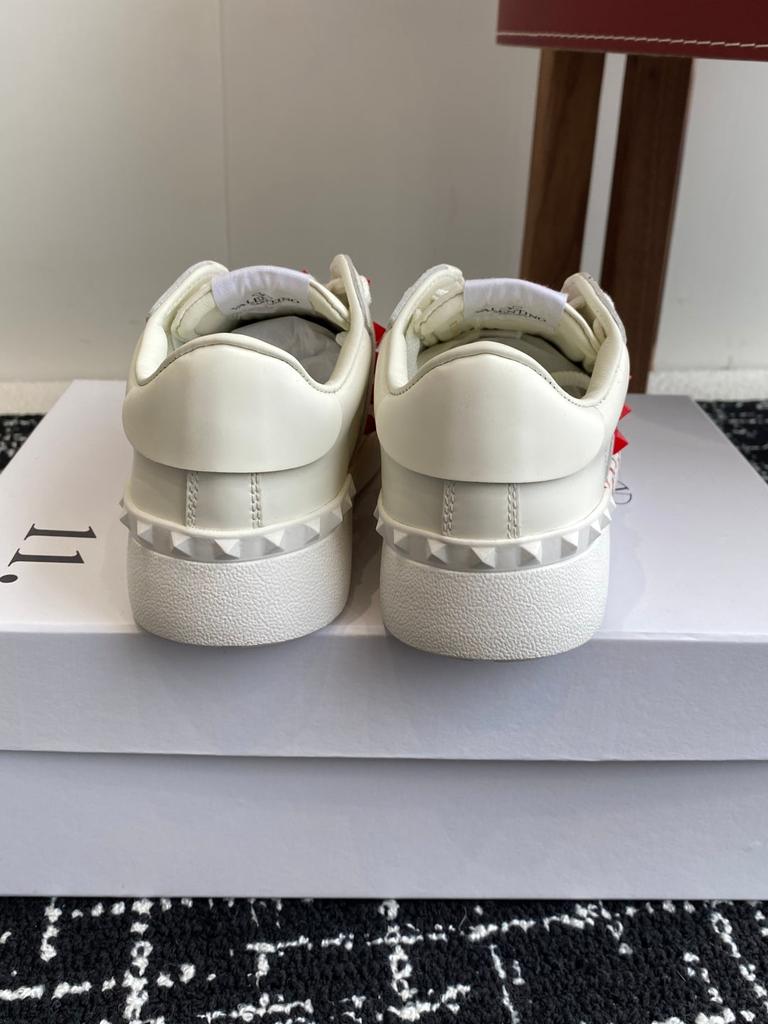 LuxluxHouse Best Quality Shoes Valentino