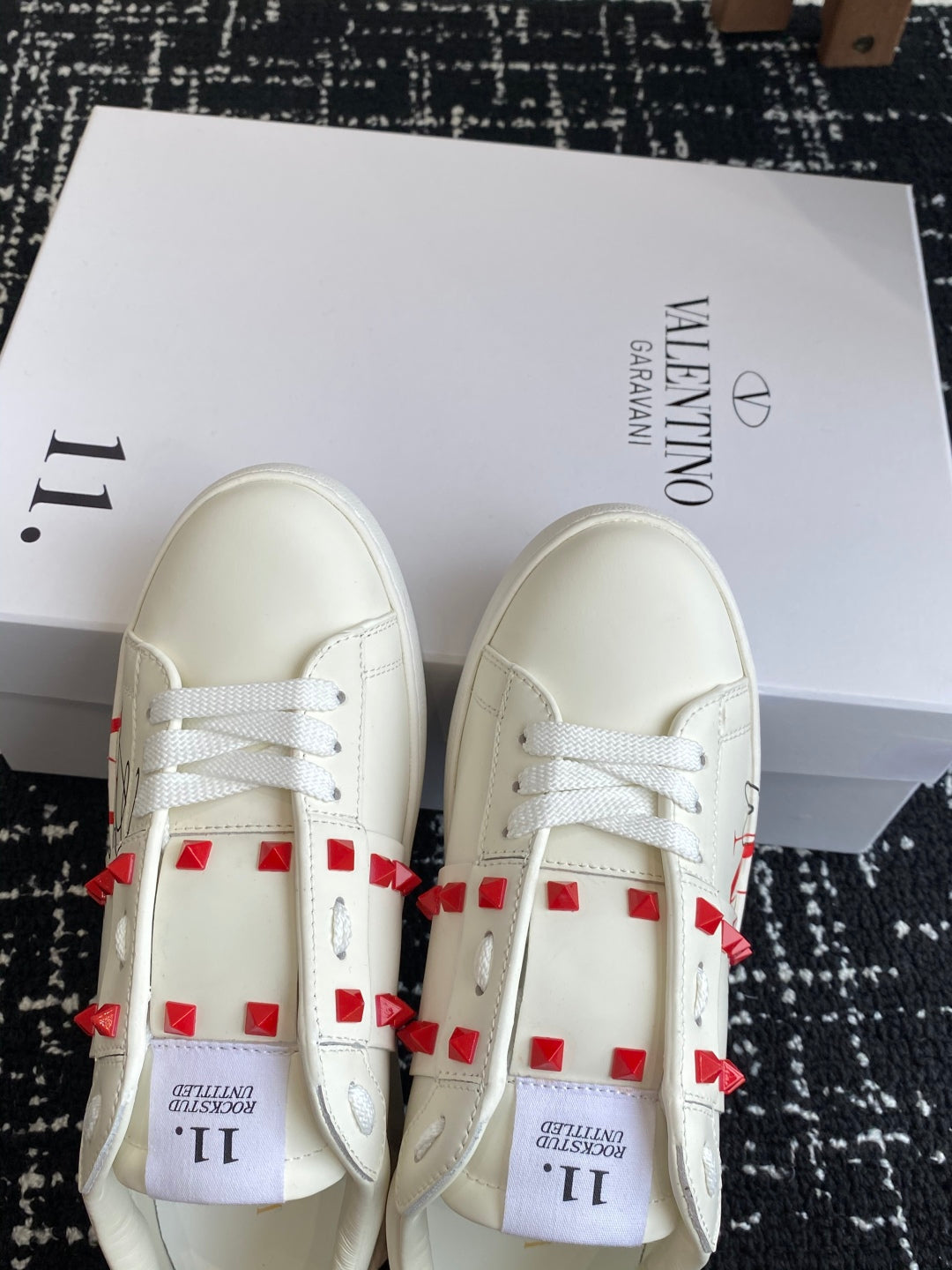 LuxluxHouse Best Quality Shoes Valentino