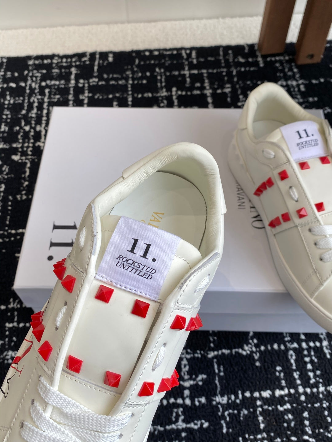 LuxluxHouse Best Quality Shoes Valentino