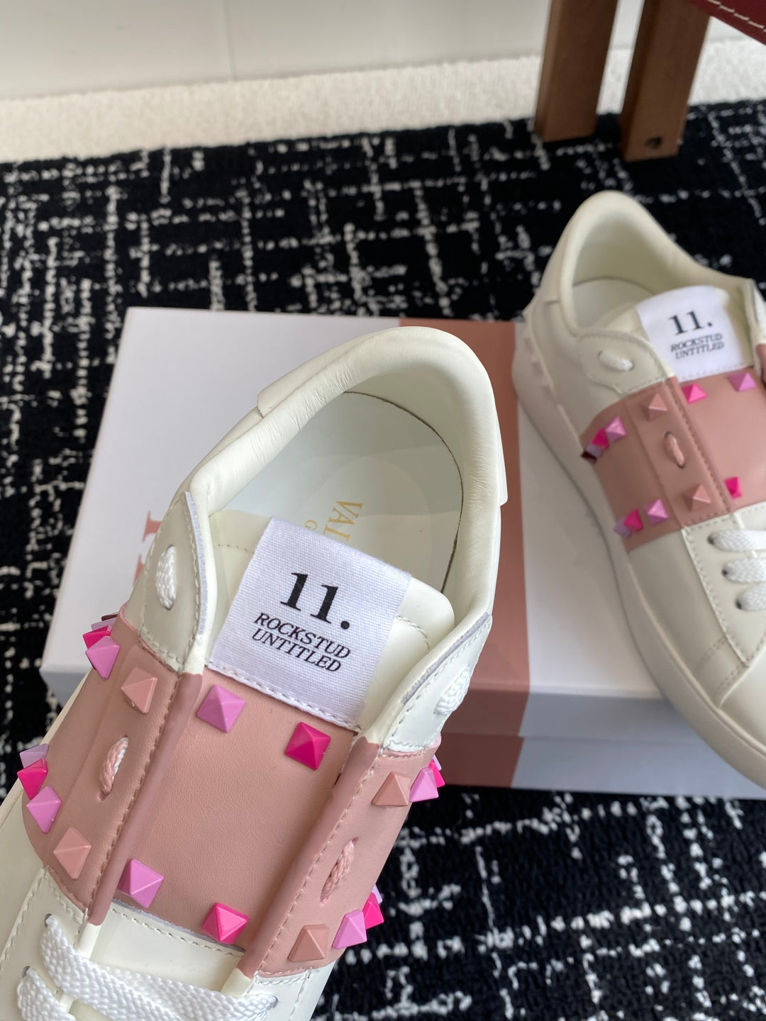 LuxluxHouse Best Quality Shoes Valentino