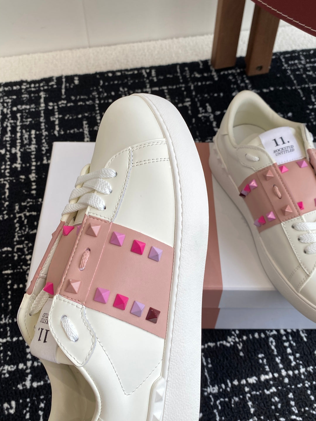 LuxluxHouse Best Quality Shoes Valentino