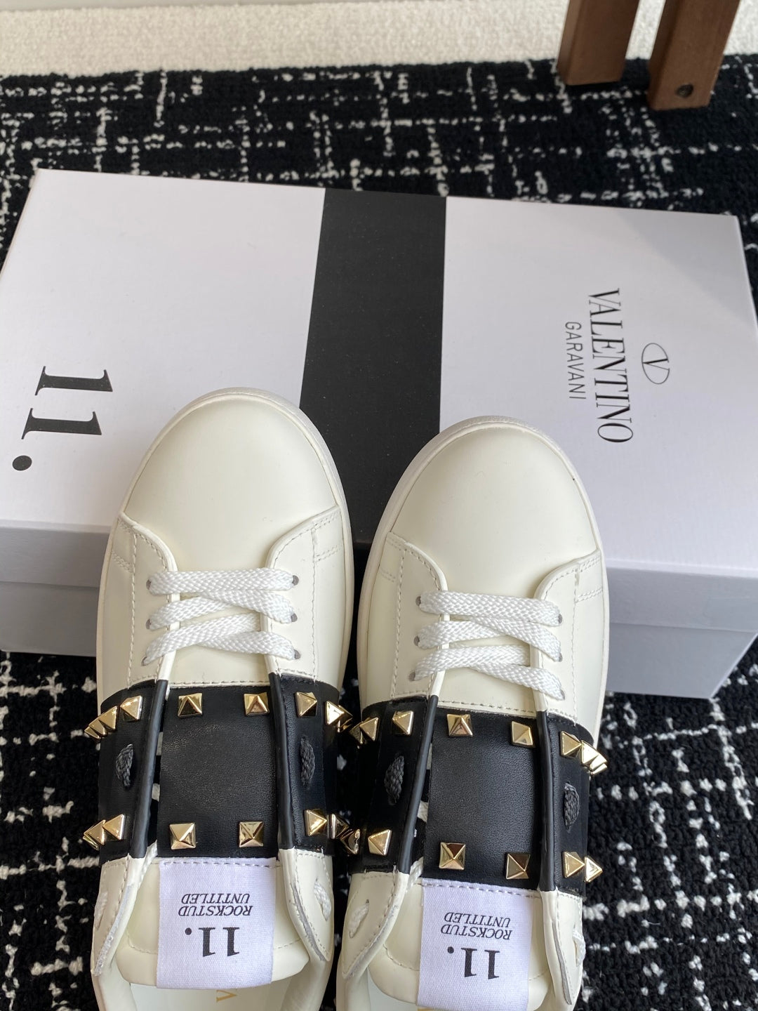 LuxluxHouse Best Quality Shoes Valentino