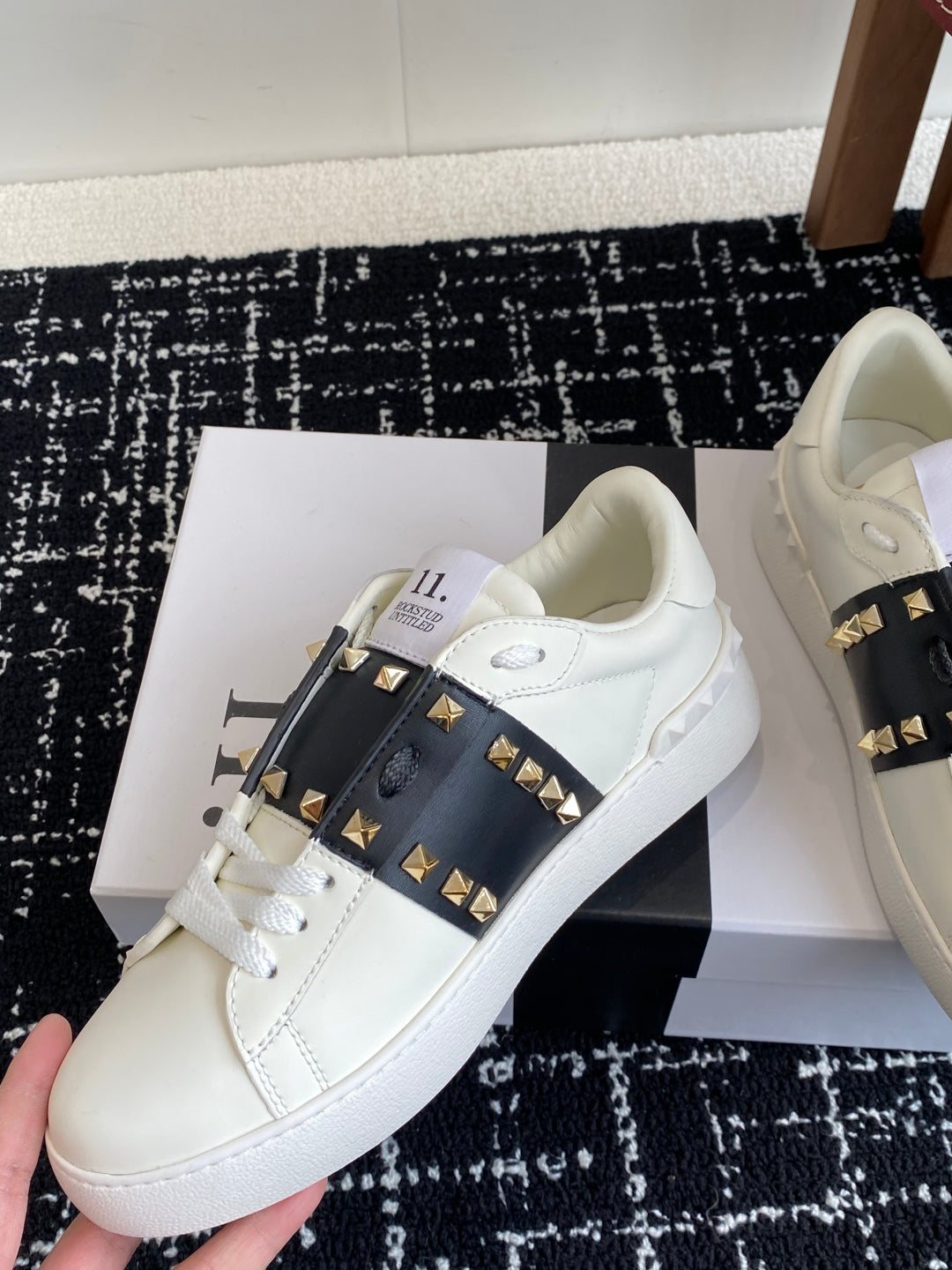 LuxluxHouse Best Quality Shoes Valentino