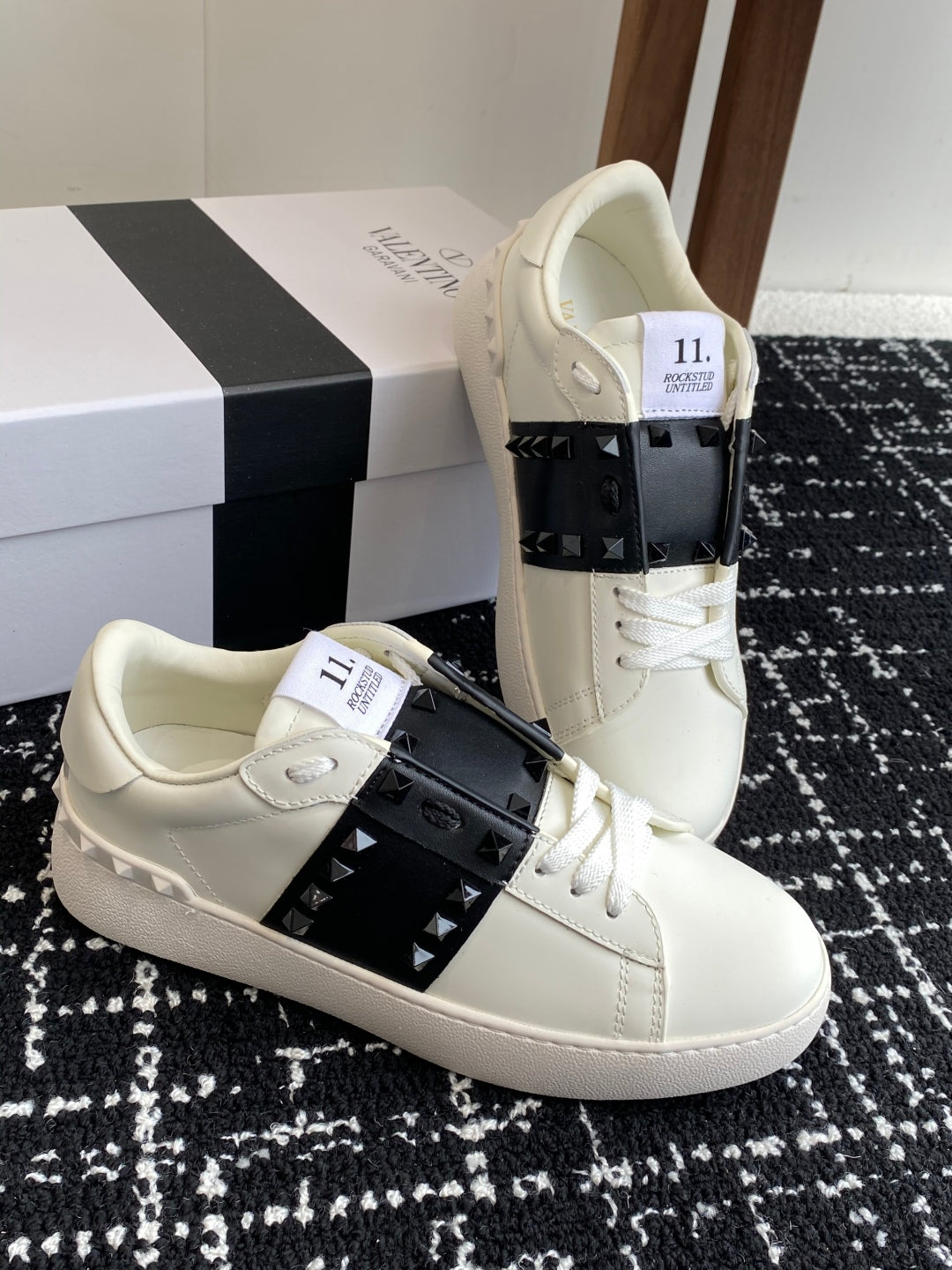 LuxluxHouse Best Quality Shoes Valentino