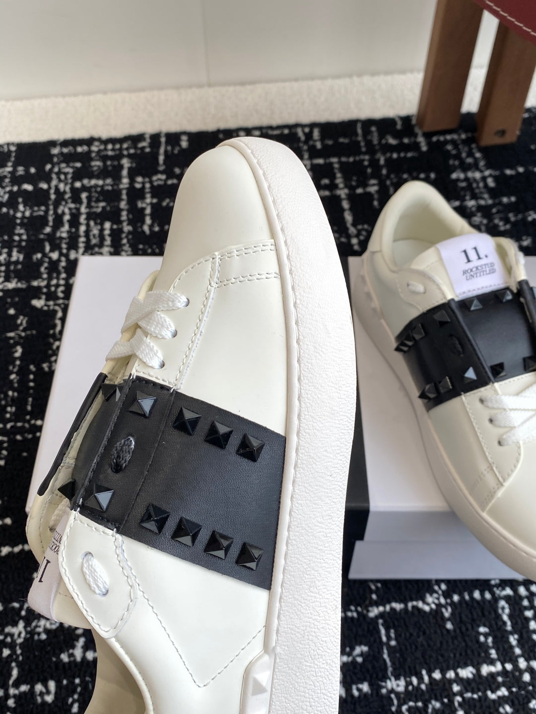 LuxluxHouse Best Quality Shoes Valentino