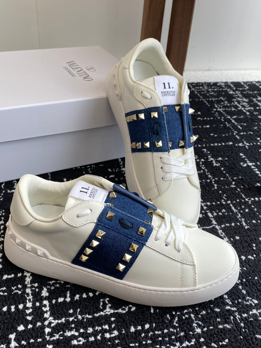 LuxluxHouse Best Quality Shoes Valentino