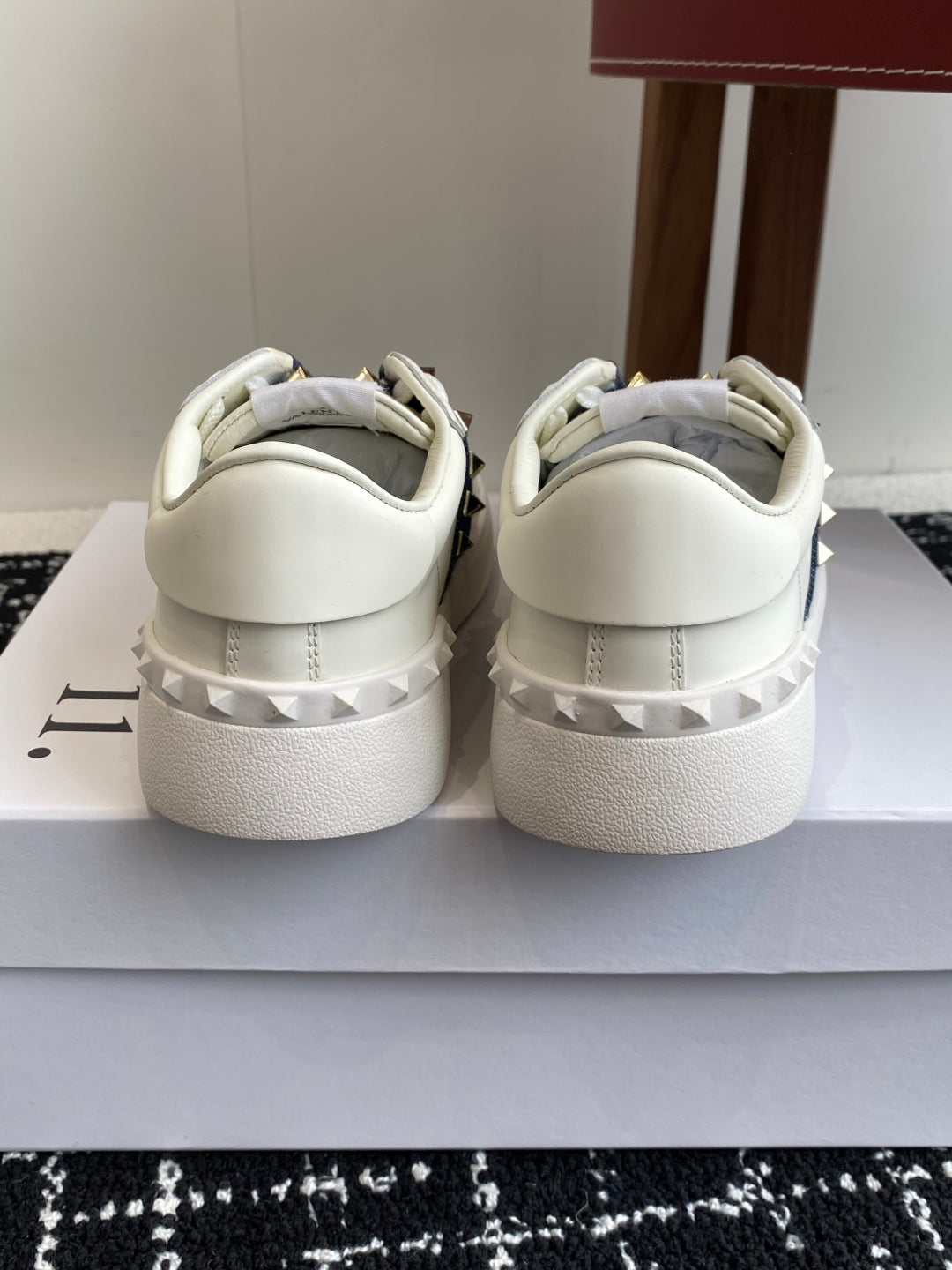 LuxluxHouse Best Quality Shoes Valentino