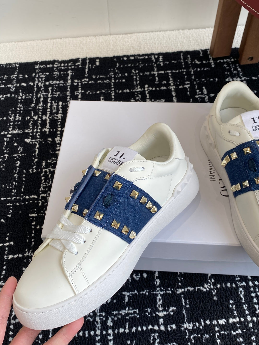 LuxluxHouse Best Quality Shoes Valentino