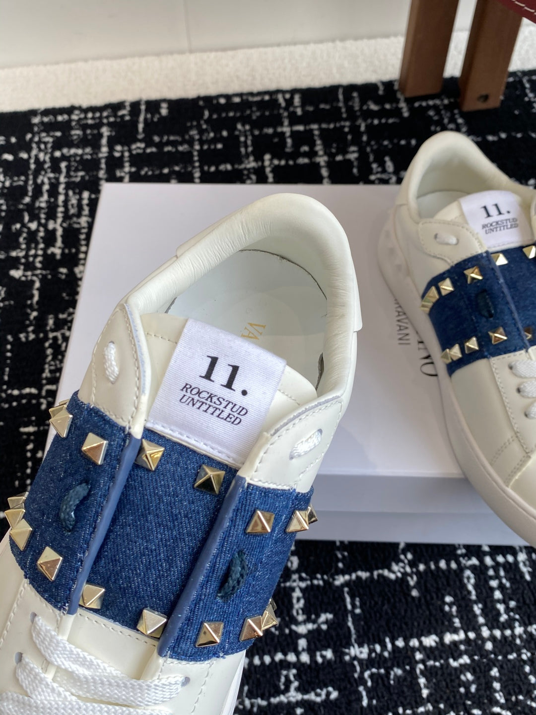 LuxluxHouse Best Quality Shoes Valentino