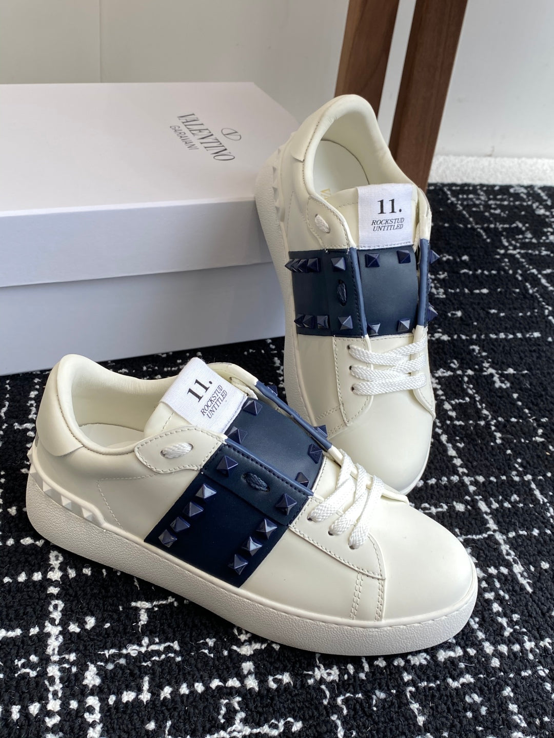 LuxluxHouse Best Quality Shoes Valentino