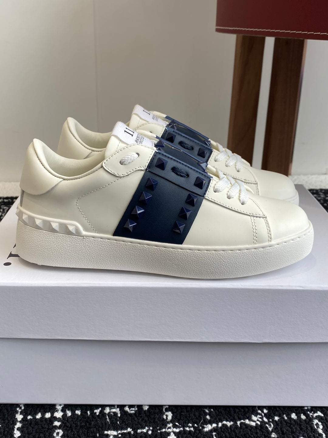 LuxluxHouse Best Quality Shoes Valentino