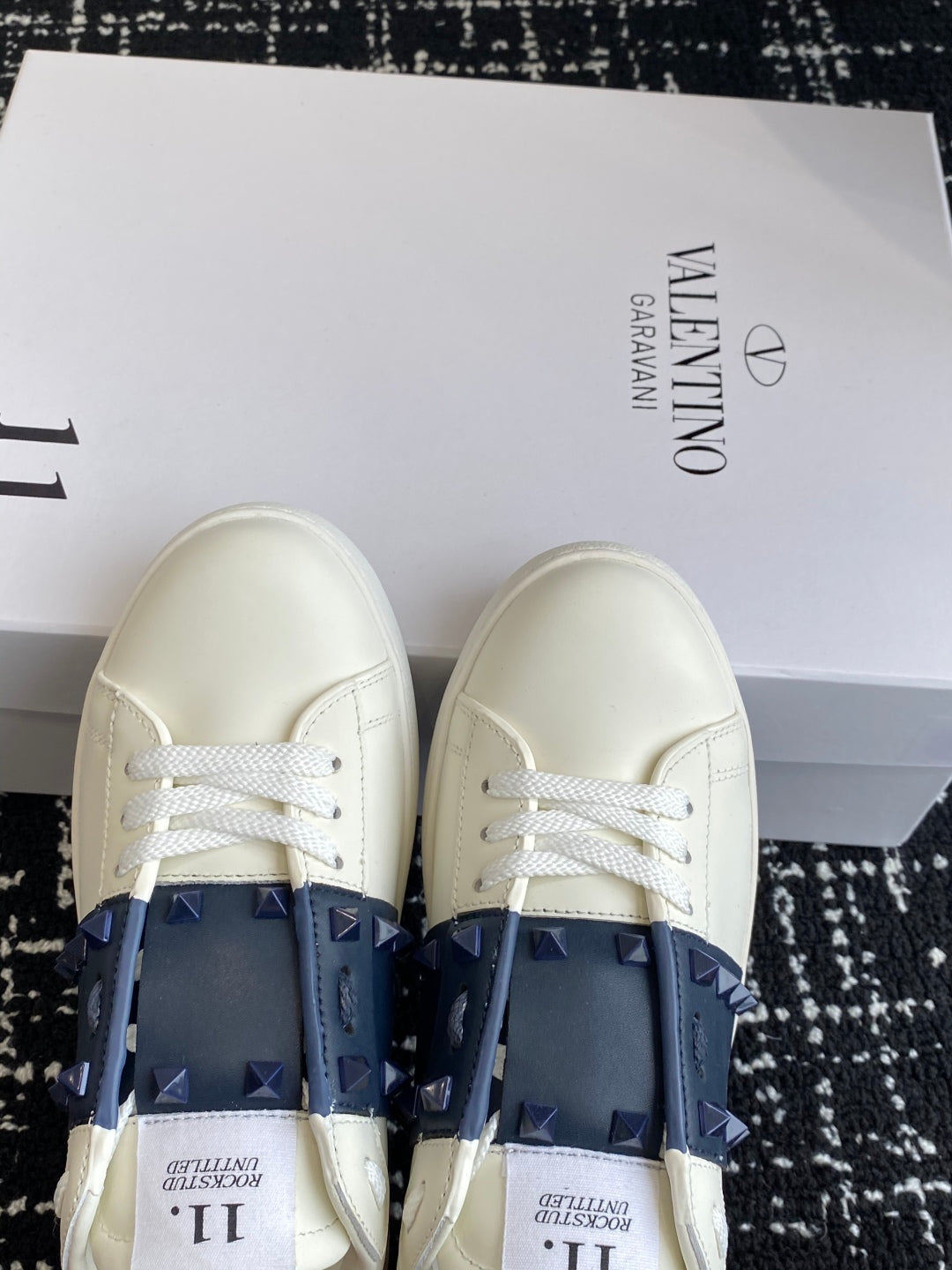 LuxluxHouse Best Quality Shoes Valentino