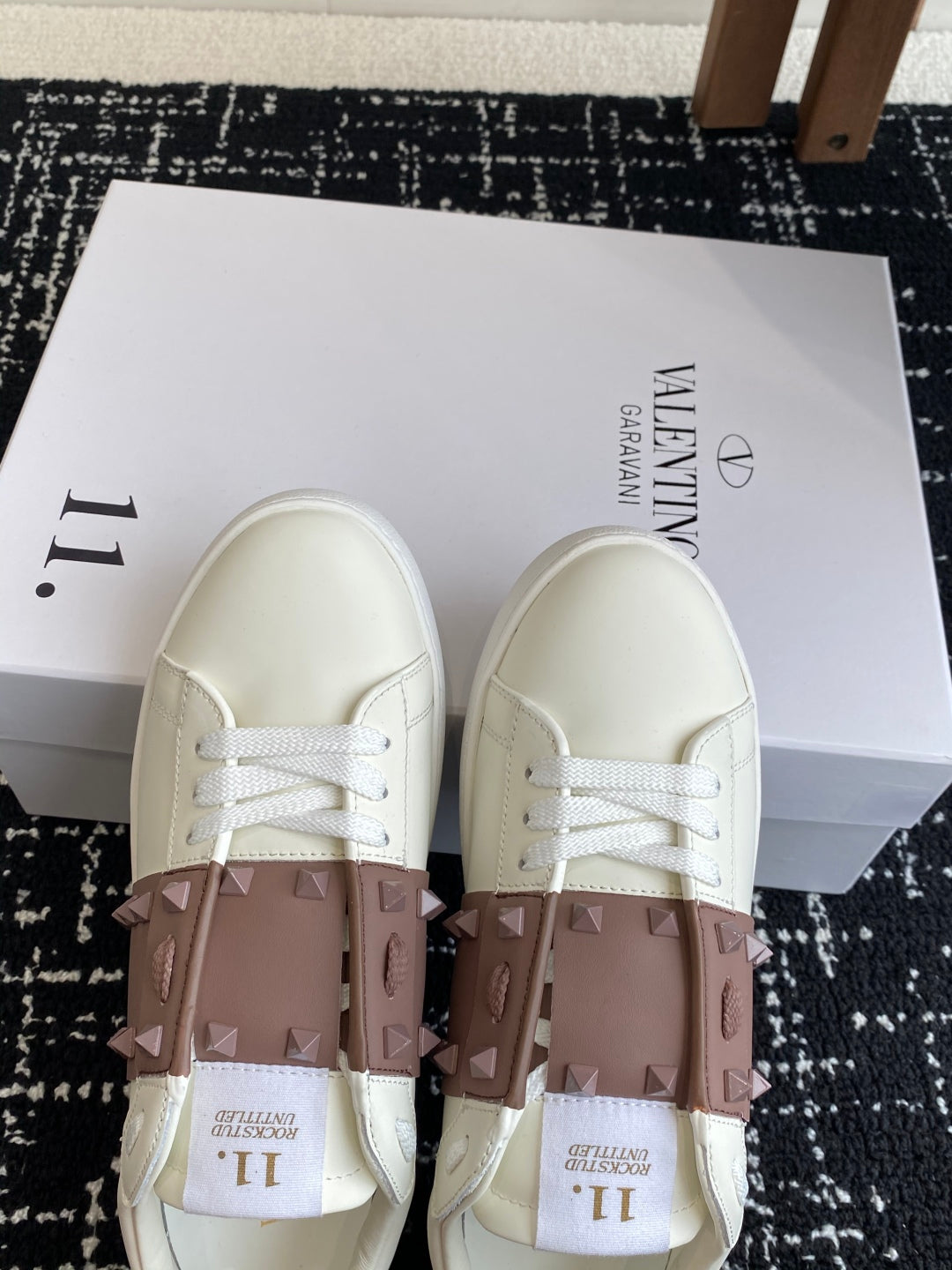 LuxluxHouse Best Quality Shoes Valentino